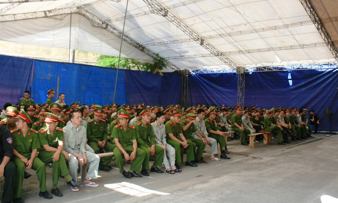 Xử phúc thẩm vụ mua bán 4.400 bánh heroin - ảnh 1